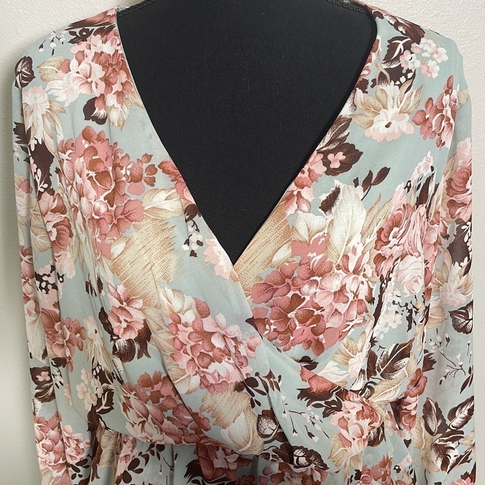 NWT Crossover Elastic Waist Long Sleeve blouse - Picture 3 of 3